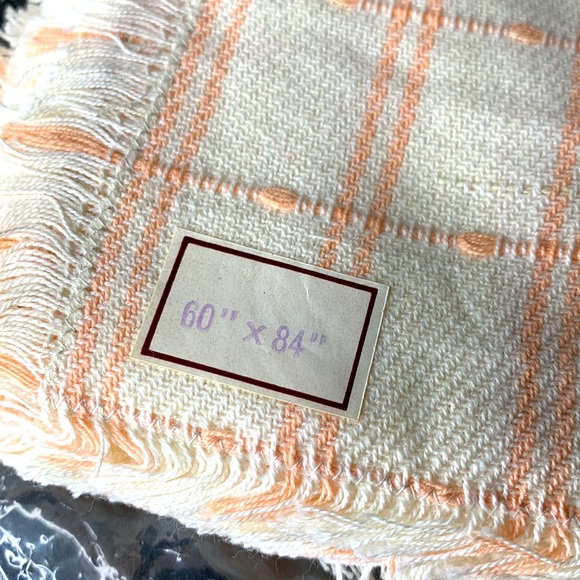 Modes of New York 1980’s peach and off white 60” x 84” 100% cotton tablecloth - Picture 7 of 7